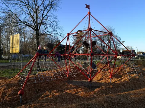 Foto aus dem Beitrag „Spielplatz mit multifunktionalem Kleinspielfeld“